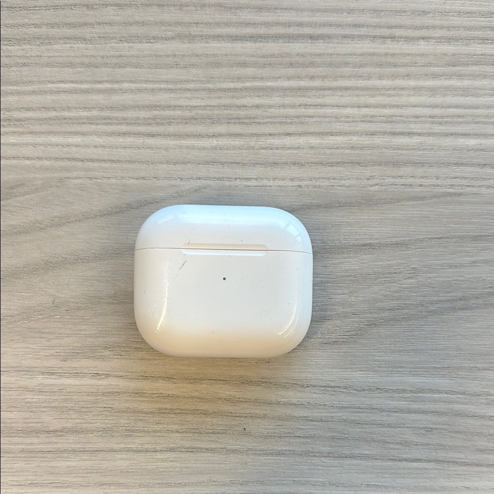 Apple AirPods Charging Case
